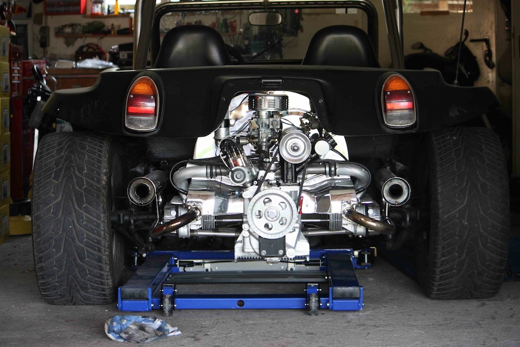 Buggy von hinten in der Garage...